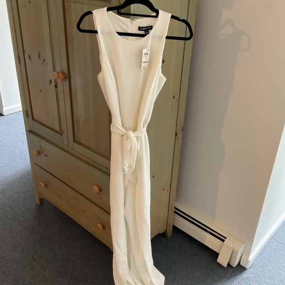 White sleeveless jumpsuit WITH TAGS - Picture 1 of 3